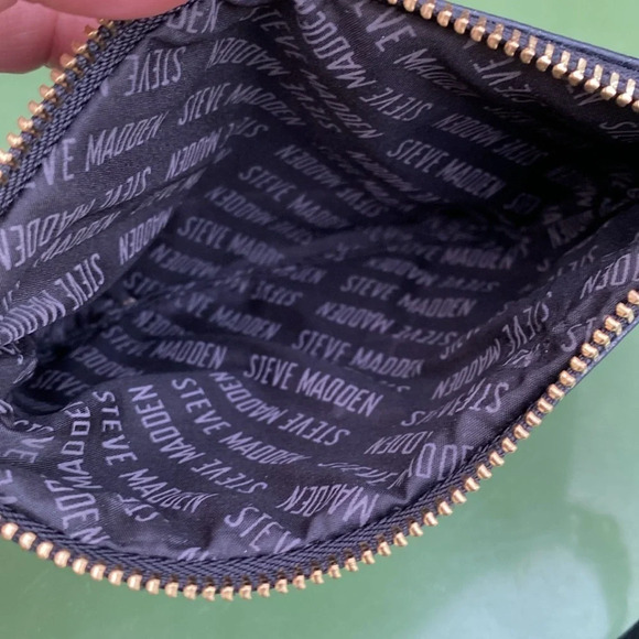 Steve Madden Black Faux Leather Wristlet Clutch Pouch Gold Hardware 7"x5" - Picture 4 of 5
